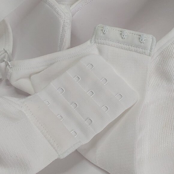 'UNDEROUTFIT' COMFORT SHAPING WIRELESS BRA W / ADJUSTABLE STRAPS - Picture 8 of 16